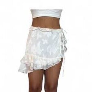 PrettyLittleThing Cream Textured Skirt